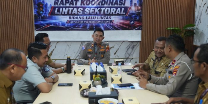 Rapat Koordinasi Lintas Sektoral yang dilaksanakan di Aula Wiratama Bhayangkara Satlantas Polresta Tangerang, Senin (27/7/2026)