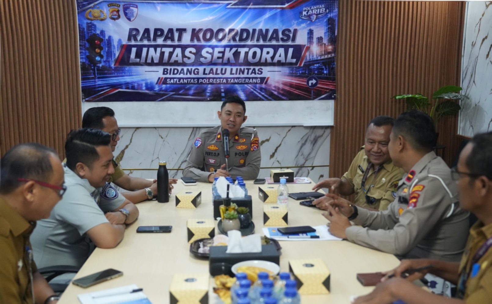 Rapat Koordinasi Lintas Sektoral yang dilaksanakan di Aula Wiratama Bhayangkara Satlantas Polresta Tangerang, Senin (27/7/2026)