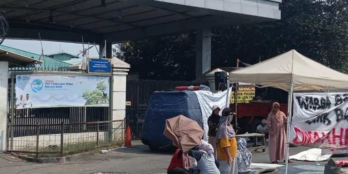 Photo Aksi unjuk rasa atasnama UPAMAS saat ini masih terus berlanjut sejak 06 Juni 2026 depan pintu masuk perusahaan