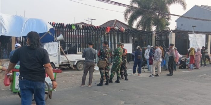 Photo Aksi unjuk rasa atasnama UPAMAS saat ini masih terus berlanjut sejak 06 Juni 2026 depan pintu masuk perusahaan