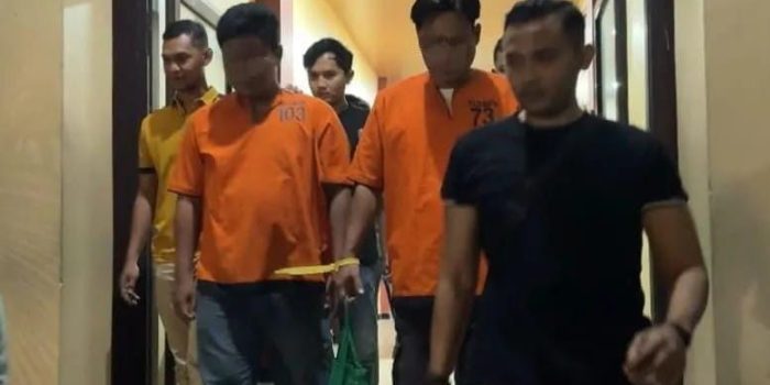 Photo Dua Tersangka saat aksi unjuk rasa Perusahaan PEMI AW, ditangkap Subdit III Jatanras Polda Banten, Rabu diihari (6/8/2026) Pukul 00.00 WIB.