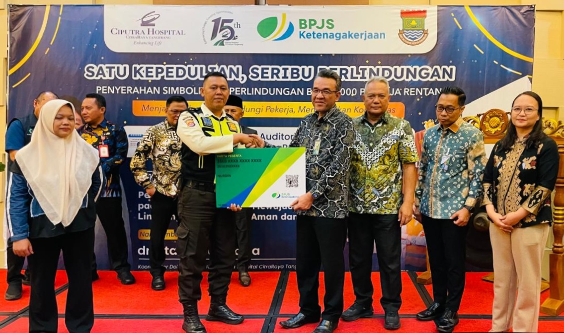 Foto BPJSTK denhan Ciputra Hospital berikan CSR secara simbolis salah satu Jaminan Ketenagakerjaan bagi 1000 Pekerja Rentan, Kamis (29/10/2026)